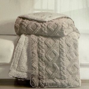 NEW. Set of 2 Moderne Elegance Throws